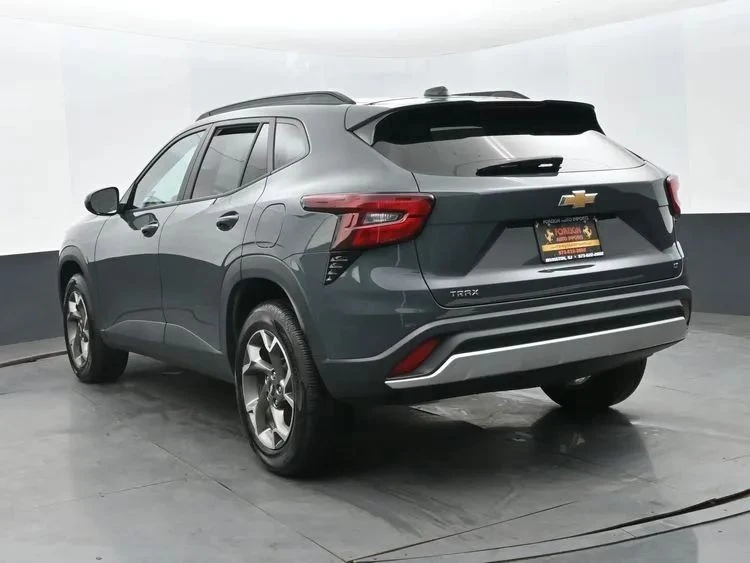 2025 Chevrolet Trax - Image 9 of 12