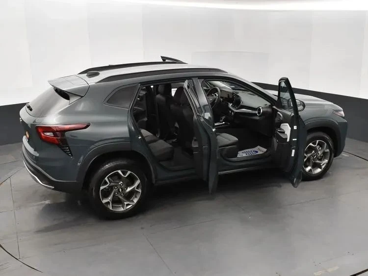 2025 Chevrolet Trax - Image 6 of 12