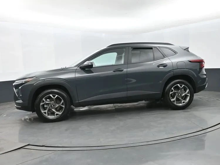2025 Chevrolet Trax - Image 5 of 12
