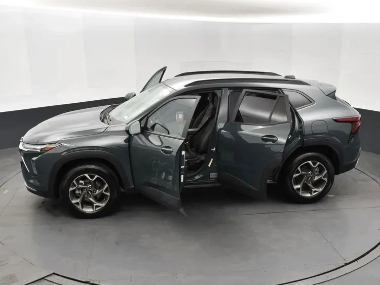 2025 Chevrolet Trax - Image 7 of 12