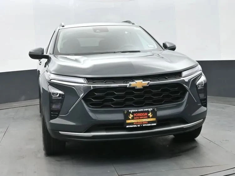 2025 Chevrolet Trax - Image 3 of 12
