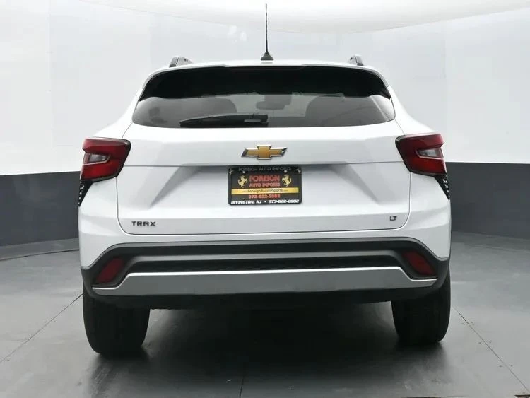 2025 Chevrolet Trax - Image 8 of 12