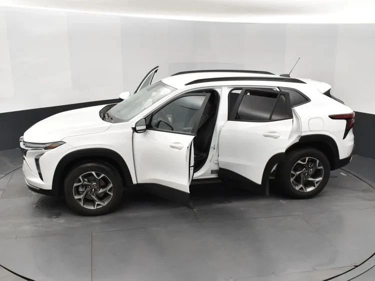 2025 Chevrolet Trax - Image 7 of 12