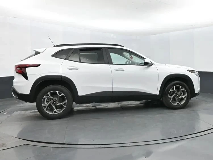 2025 Chevrolet Trax - Image 4 of 12