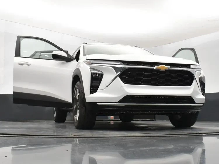 2025 Chevrolet Trax - Image 11 of 12