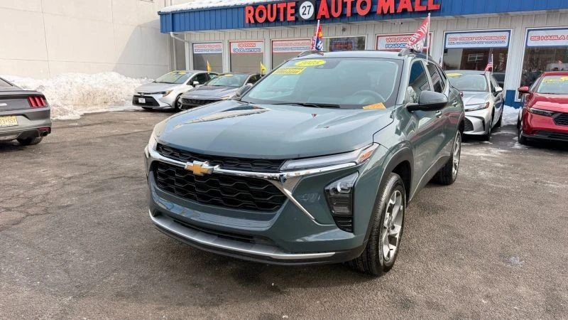 2025 Chevrolet Trax - Image 4 of 12