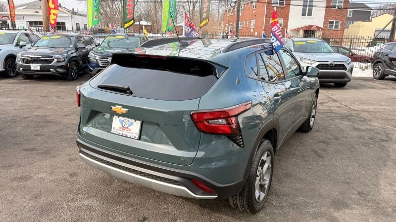 2025 Chevrolet Trax - Image 7 of 12