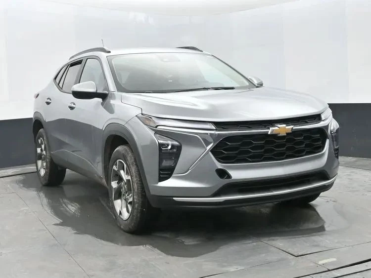 2025 Chevrolet Trax - Image 3 of 12