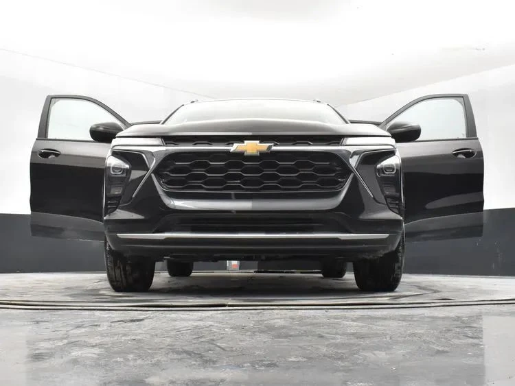 2025 Chevrolet Trax - Image 11 of 12