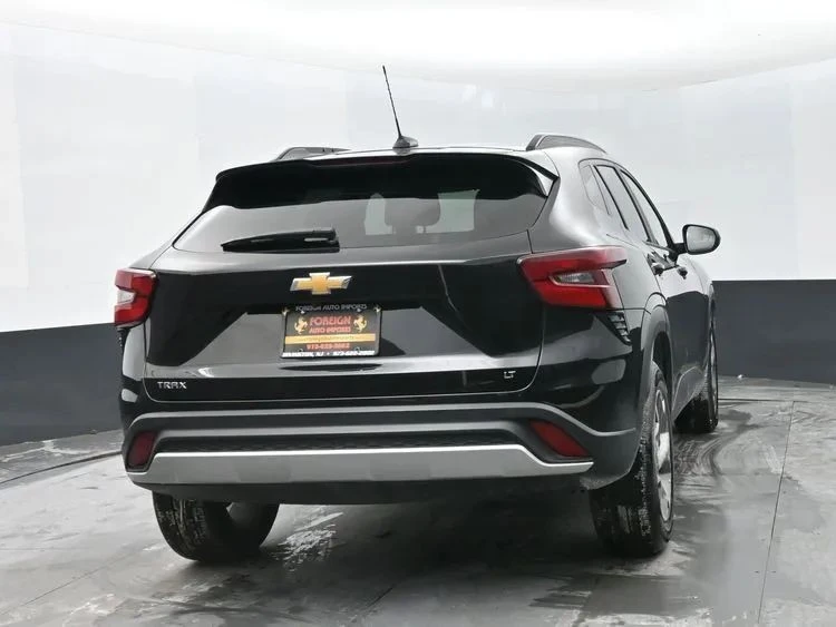 2025 Chevrolet Trax - Image 8 of 12