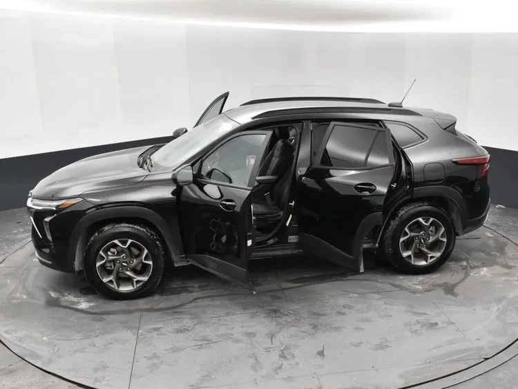 2025 Chevrolet Trax - Image 7 of 12