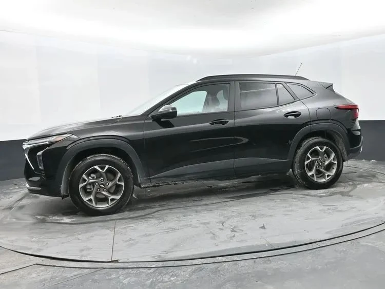 2025 Chevrolet Trax - Image 5 of 12