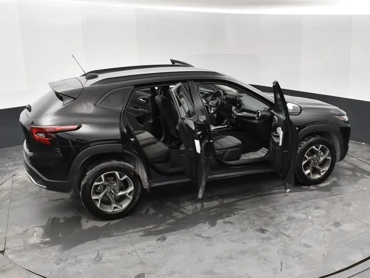 2025 Chevrolet Trax - Image 6 of 12