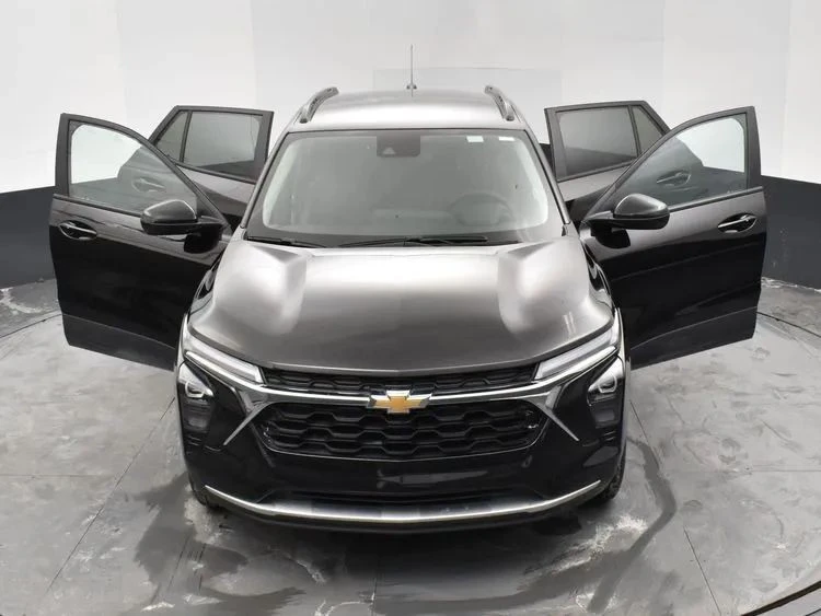 2025 Chevrolet Trax - Image 10 of 12