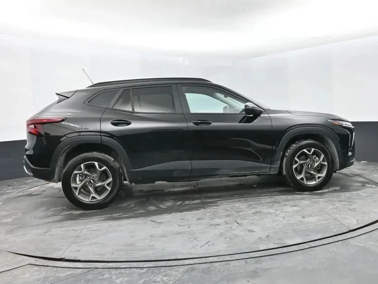 2025 Chevrolet Trax - Image 4 of 12