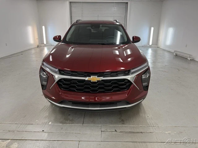 2025 Chevrolet Trax - Image 2 of 12