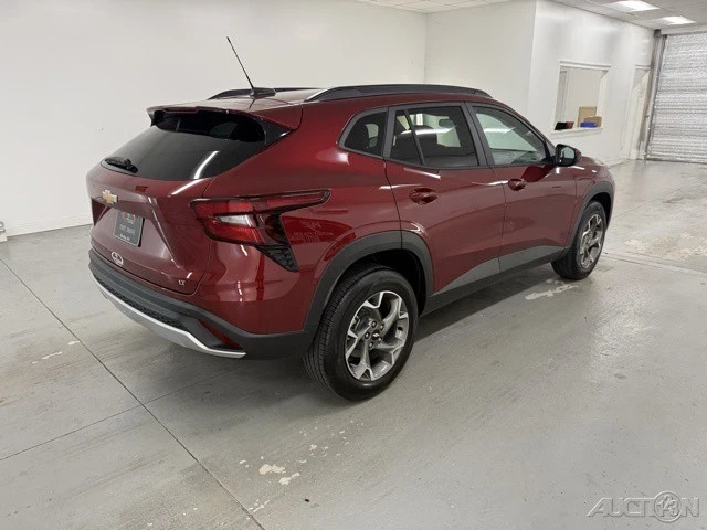 2025 Chevrolet Trax - Image 5 of 12