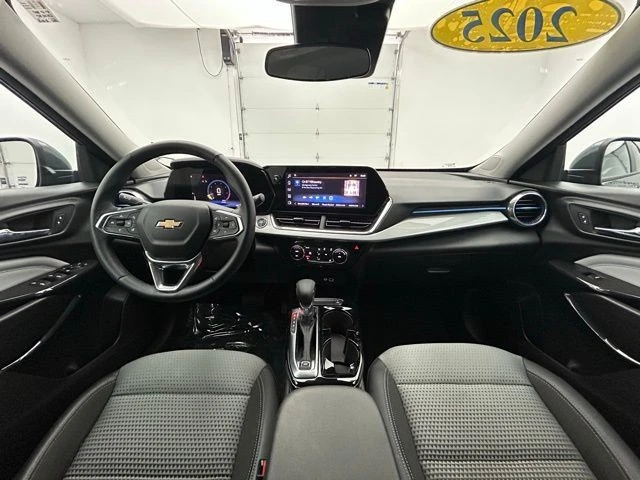 2025 Chevrolet Trax - Image 2 of 12