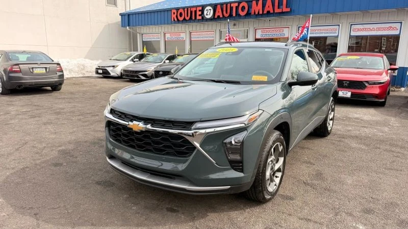 2025 Chevrolet Trax - Image 4 of 12