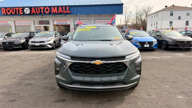 2025 Chevrolet Trax - Image 3 of 12