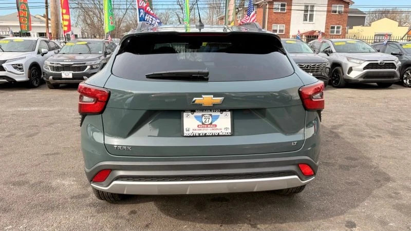 2025 Chevrolet Trax - Image 6 of 12