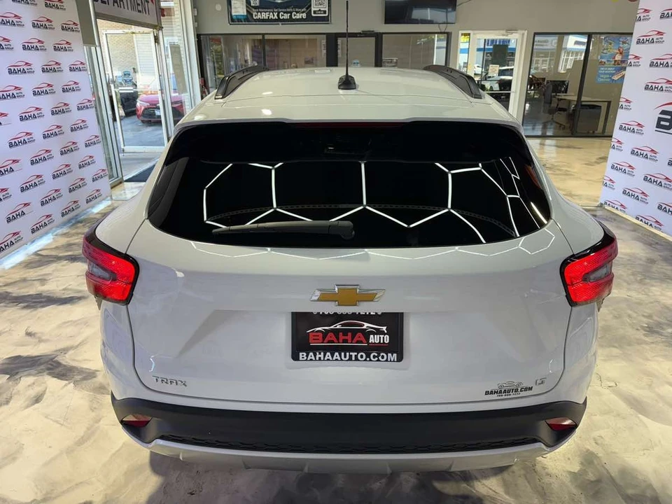 2025 Chevrolet Trax - Image 6 of 21