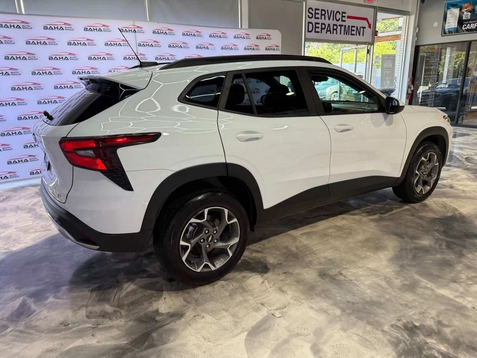 2025 Chevrolet Trax - Image 5 of 21