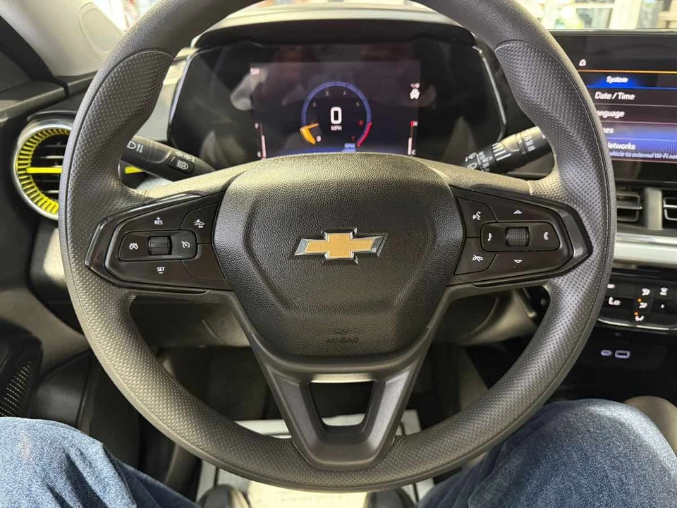 2025 Chevrolet Trax - Image 13 of 21