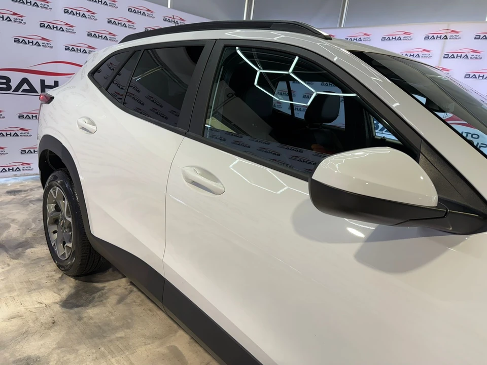 2025 Chevrolet Trax - Image 12 of 21