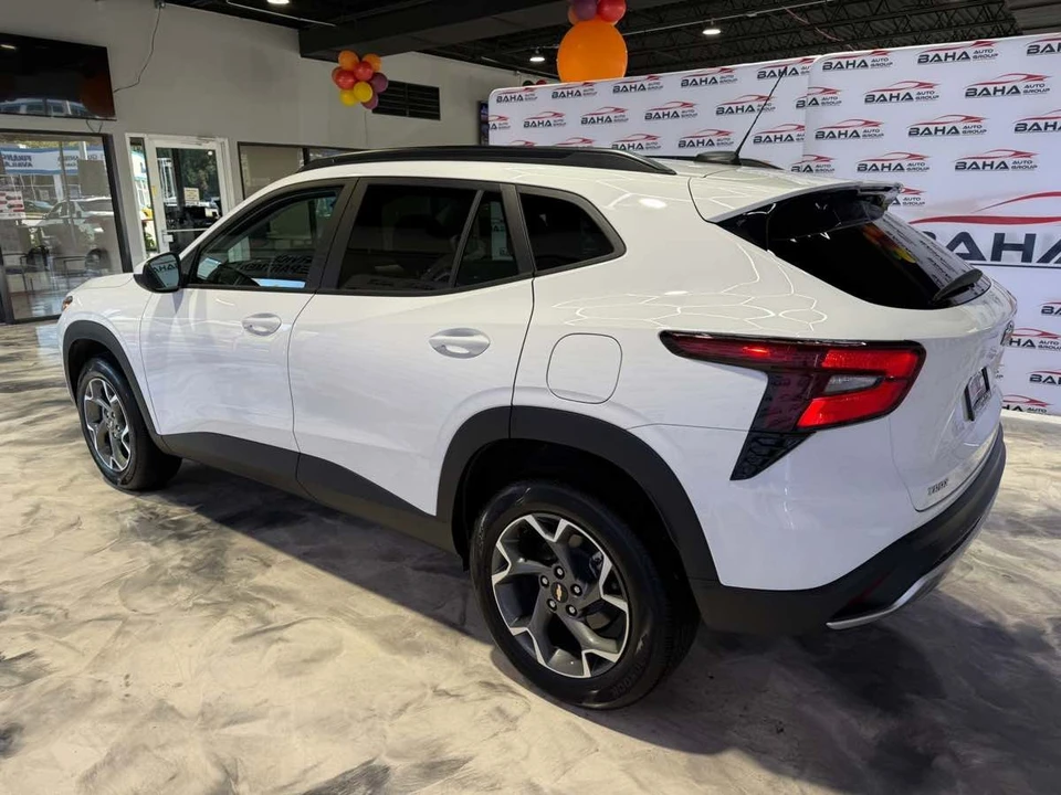2025 Chevrolet Trax - Image 7 of 21