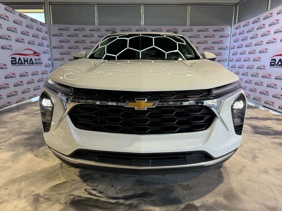 2025 Chevrolet Trax - Image 2 of 21
