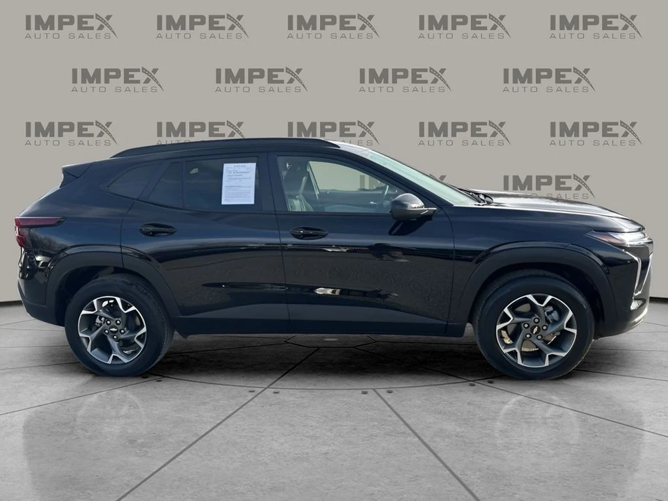 2025 Chevrolet Trax - Image 6 of 12