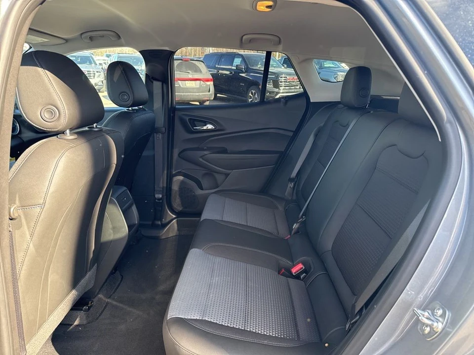 2025 Chevrolet Trax - Image 11 of 12
