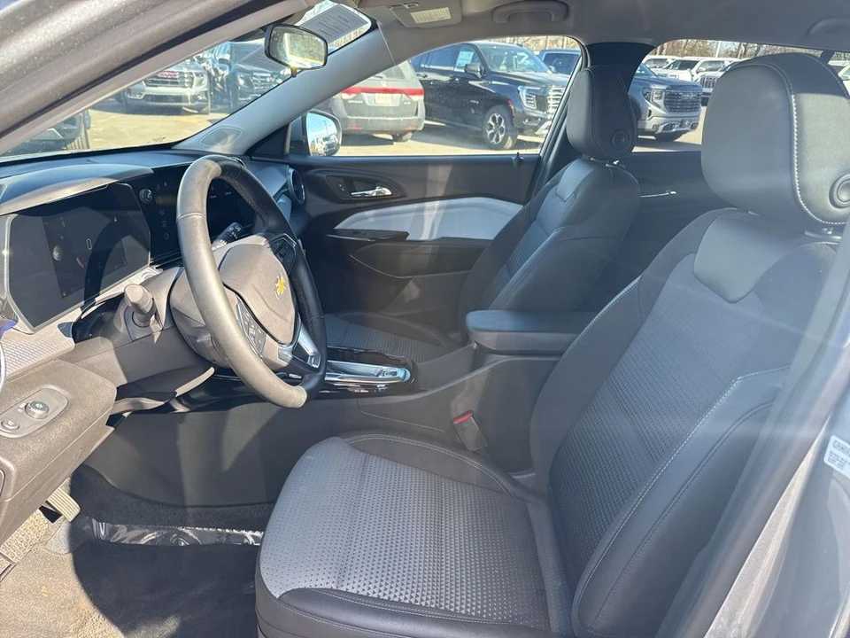 2025 Chevrolet Trax - Image 9 of 12