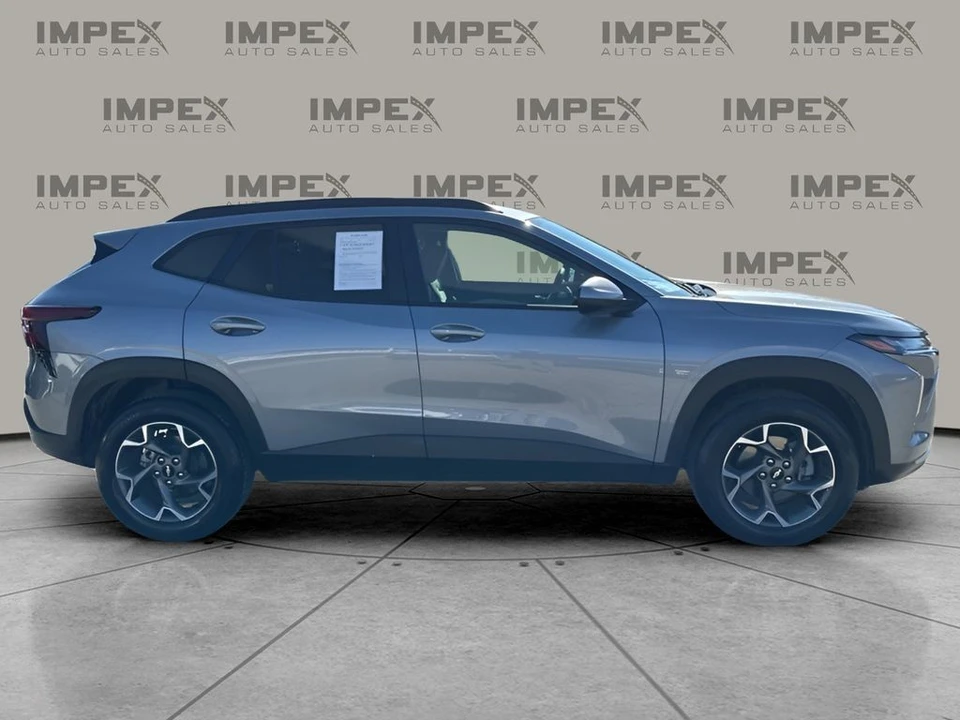 2025 Chevrolet Trax - Image 6 of 12