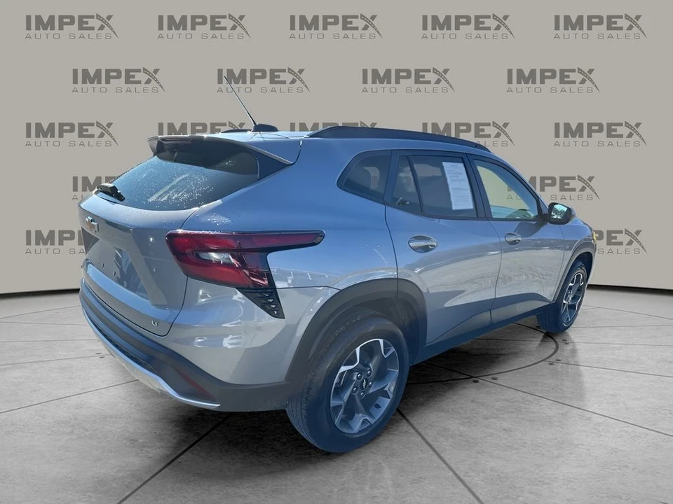 2025 Chevrolet Trax - Image 5 of 12