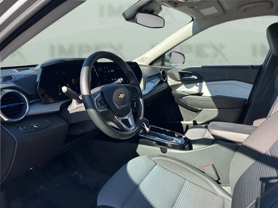 2025 Chevrolet Trax - Image 9 of 12