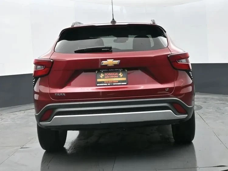 2025 Chevrolet Trax - Image 8 of 12