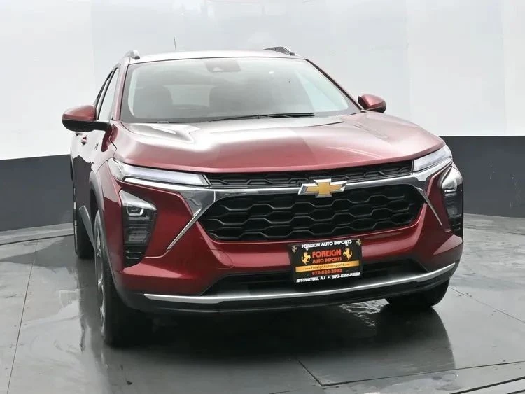 2025 Chevrolet Trax - Image 3 of 12