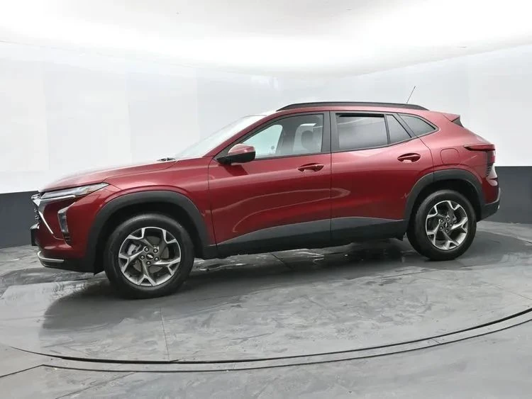 2025 Chevrolet Trax - Image 5 of 12