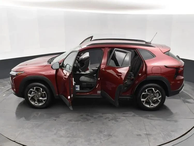 2025 Chevrolet Trax - Image 7 of 12