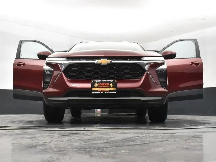 2025 Chevrolet Trax - Image 11 of 12