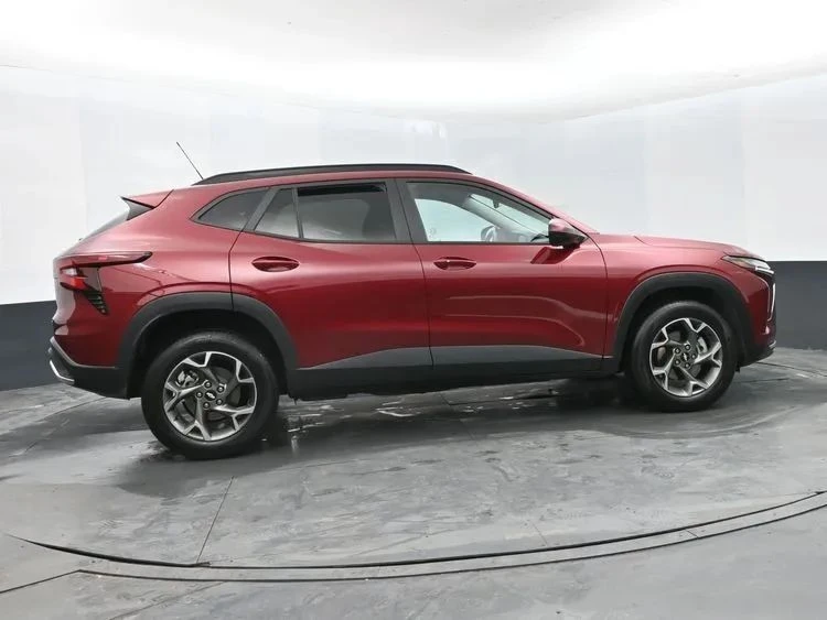 2025 Chevrolet Trax - Image 4 of 12