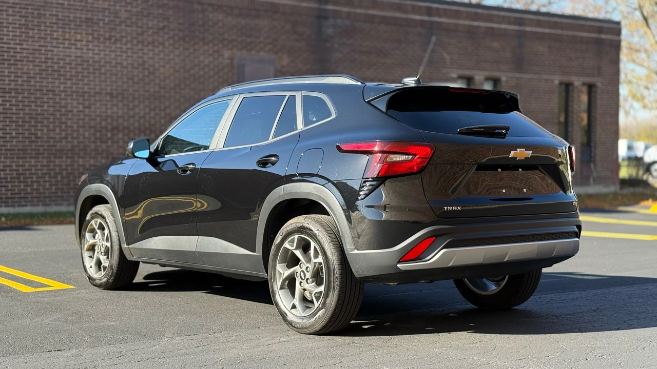 2025 Chevrolet Trax - Image 5 of 21