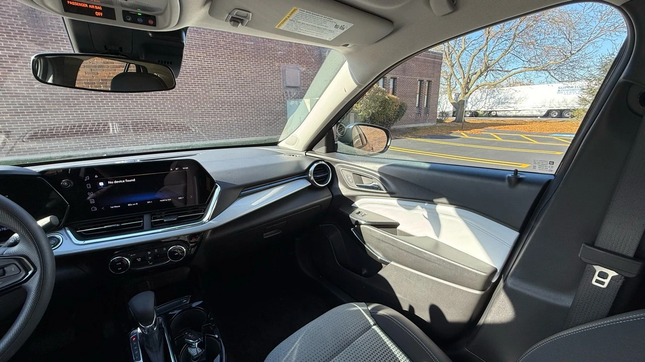 2025 Chevrolet Trax - Image 19 of 21