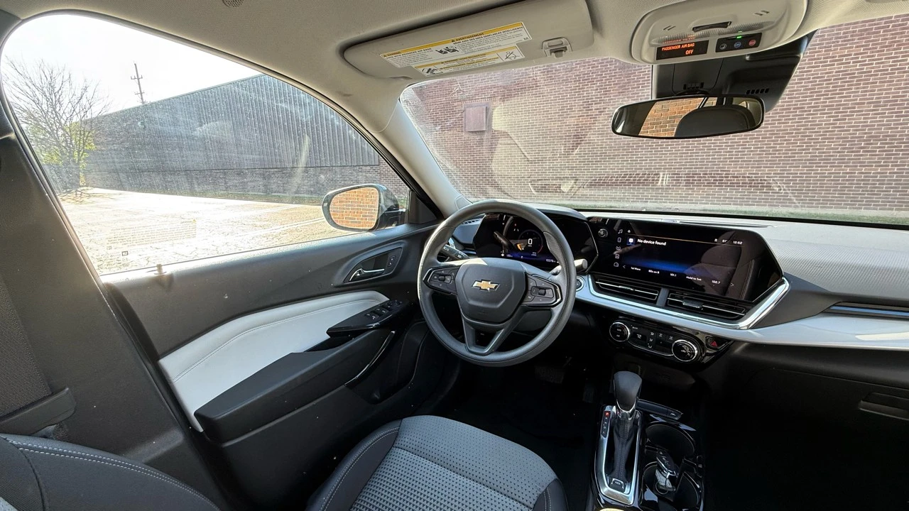 2025 Chevrolet Trax - Image 12 of 21