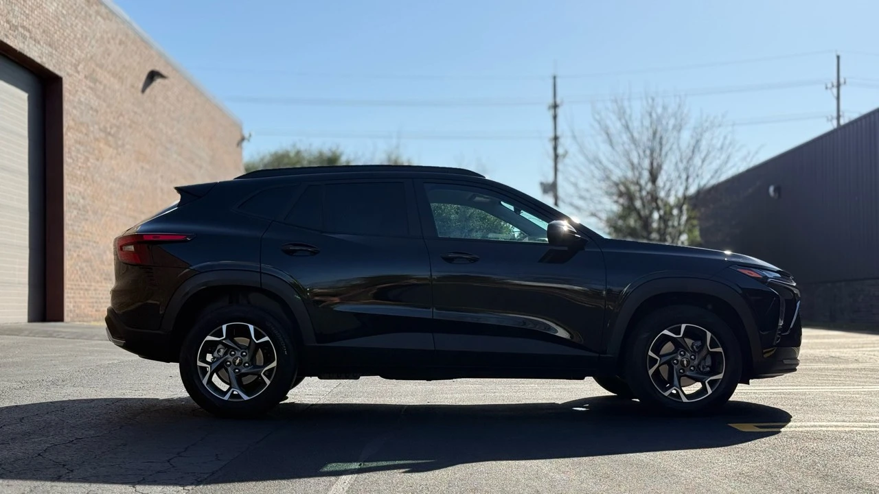 2025 Chevrolet Trax - Image 8 of 21