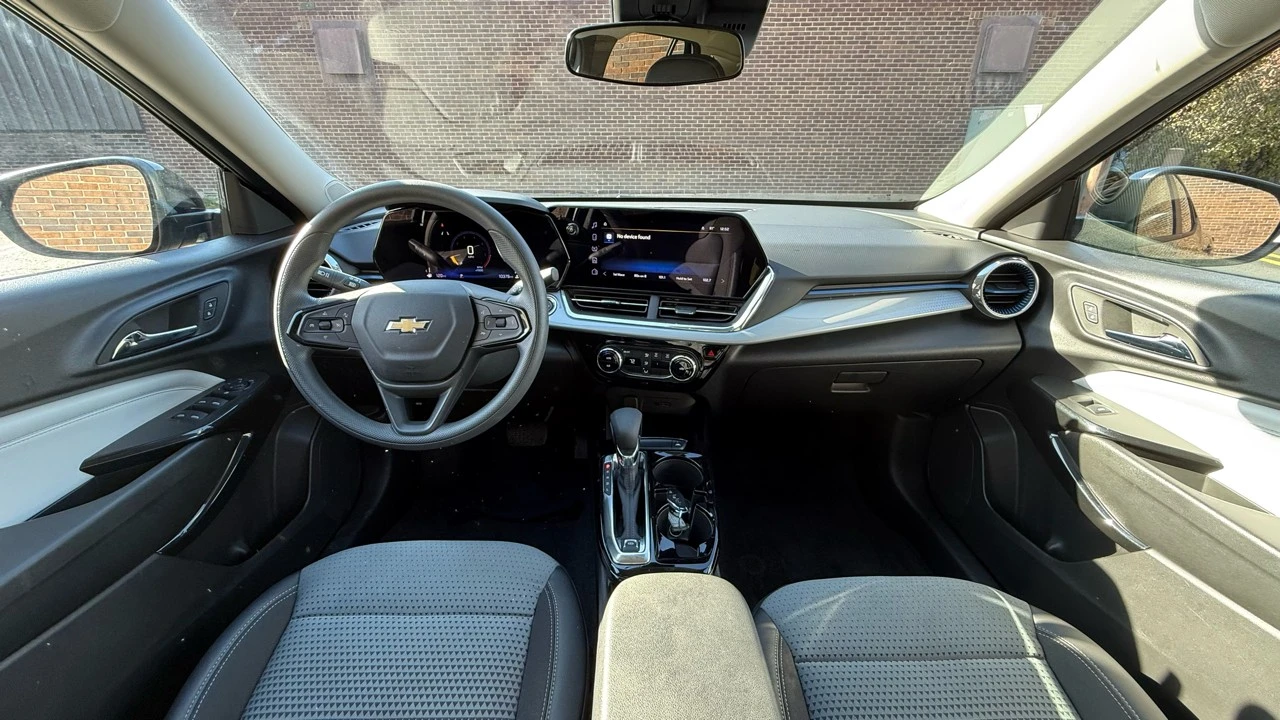 2025 Chevrolet Trax - Image 16 of 21