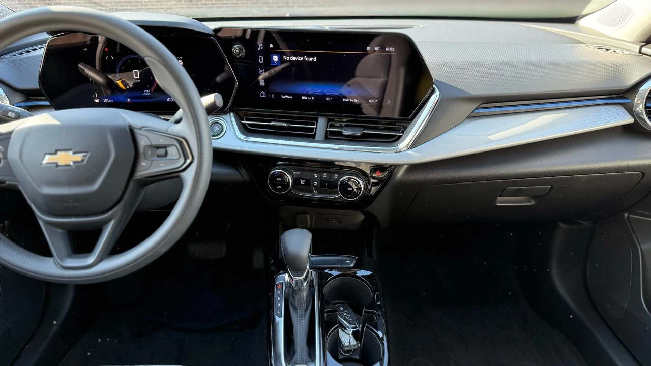 2025 Chevrolet Trax - Image 17 of 21