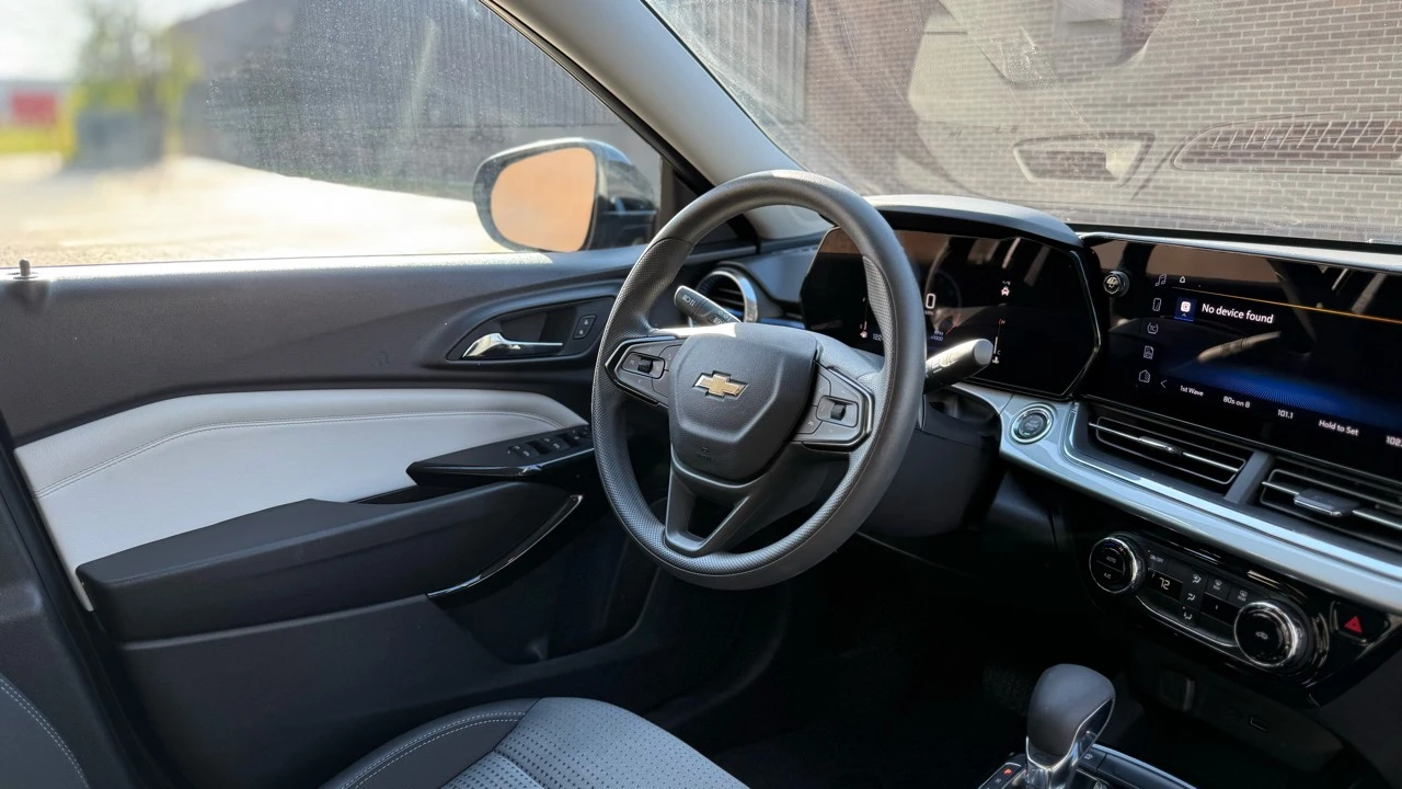 2025 Chevrolet Trax - Image 13 of 21